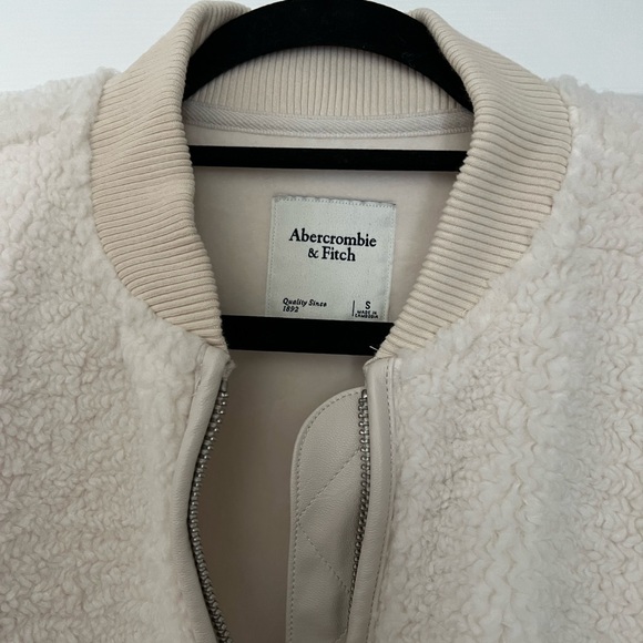 Abercrombie Oversized Sherpa Bomber Jacket - Picture 8 of 9